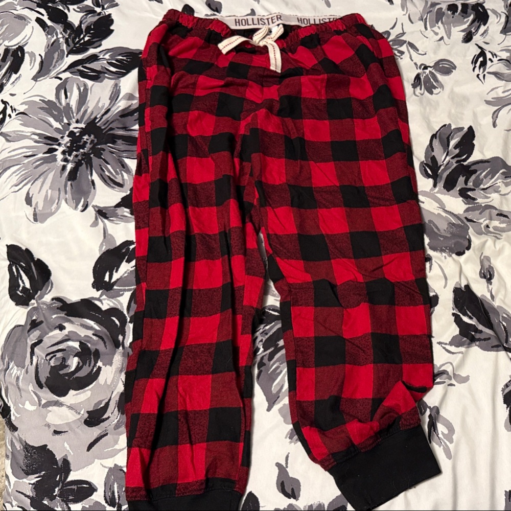 Hollister women’s Red and Black Buffalo Plaid Pajama Pants